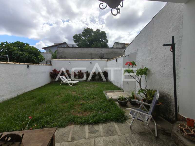 Agatê Imóveis vende Casa Padrão de 120 m² Itaipu - Niterói/RJ por 750 mil reais. - HTCA30446