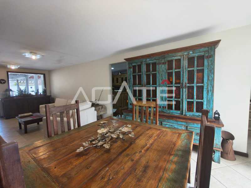 Agatê Imóveis vende Casa Padrão de 120 m² Itaipu - Niterói/RJ por 750 mil reais. - HTCA30446