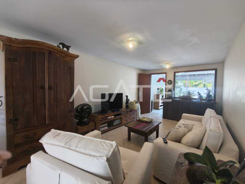 Agatê Imóveis vende Casa Padrão de 120 m² Itaipu - Niterói/RJ por 750 mil reais. - HTCA30446