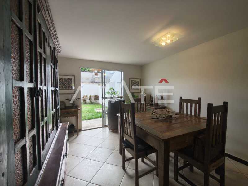 Agatê Imóveis vende Casa Padrão de 120 m² Itaipu - Niterói/RJ por 750 mil reais. - HTCA30446