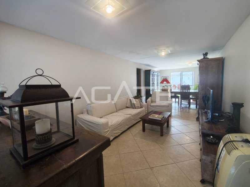 Agatê Imóveis vende Casa Padrão de 120 m² Itaipu - Niterói/RJ por 750 mil reais. - HTCA30446