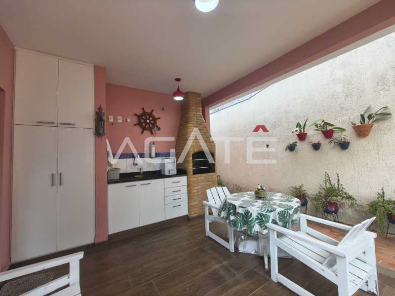 Agatê Imóveis vende maravilhosa casa linear - Piratininga - Niterói por R$ 1.300.000,00 reais. - HTCA30450