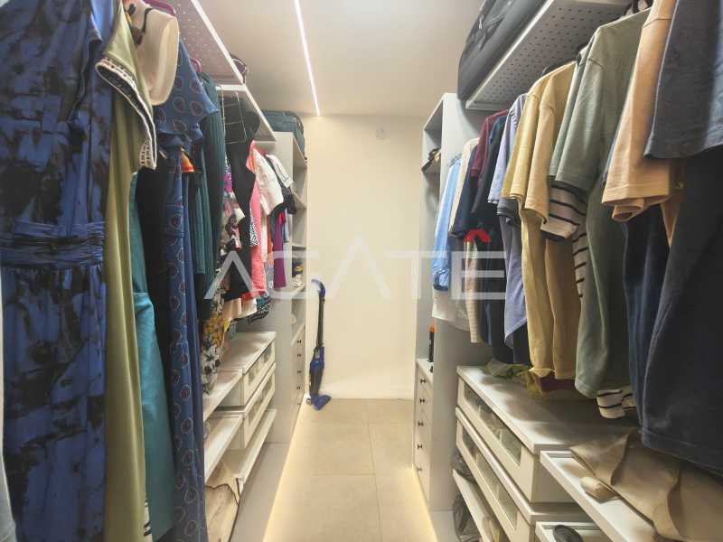 Condomínio Colinazul. - Agatê Imóveis vende excelente casa 4 suítes em Condomínio - Itaipu - Niterói/RJ por R$ 1.390.000,00 reais. - HTCN40139