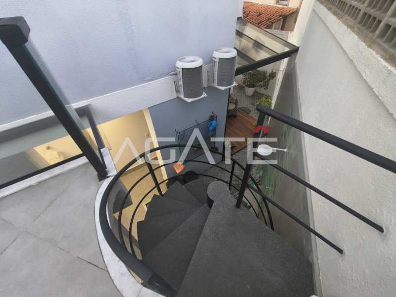 Condomínio Colinazul. - Agatê Imóveis vende excelente casa 4 suítes em Condomínio - Itaipu - Niterói/RJ por R$ 1.390.000,00 reais. - HTCN40139