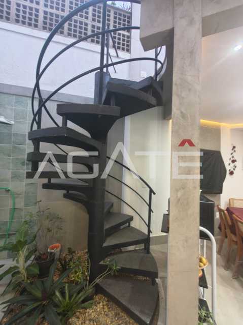 Condomínio Colinazul. - Agatê Imóveis vende excelente casa 4 suítes em Condomínio - Itaipu - Niterói/RJ por R$ 1.390.000,00 reais. - HTCN40139