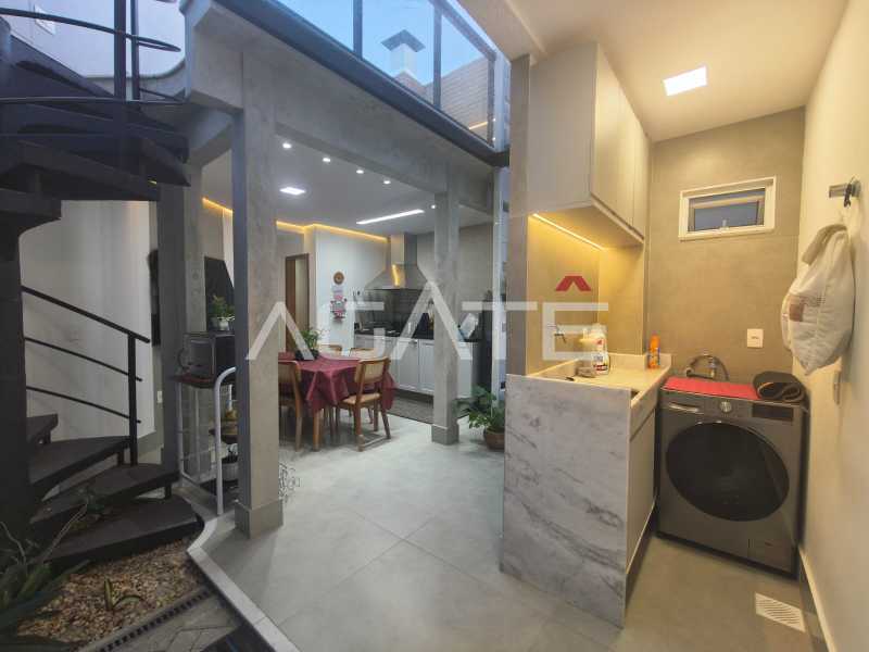 Condomínio Colinazul. - Agatê Imóveis vende excelente casa 4 suítes em Condomínio - Itaipu - Niterói/RJ por R$ 1.390.000,00 reais. - HTCN40139