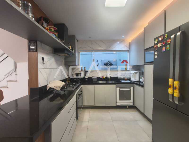 Condomínio Colinazul. - Agatê Imóveis vende excelente casa 4 suítes em Condomínio - Itaipu - Niterói/RJ por R$ 1.390.000,00 reais. - HTCN40139