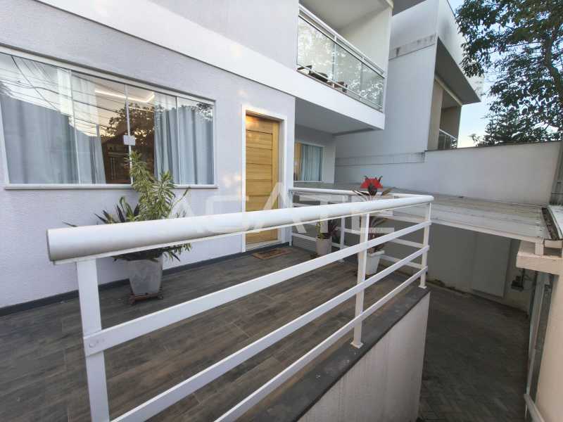 Condomínio Colinazul. - Agatê Imóveis vende excelente casa 4 suítes em Condomínio - Itaipu - Niterói/RJ por R$ 1.390.000,00 reais. - HTCN40139