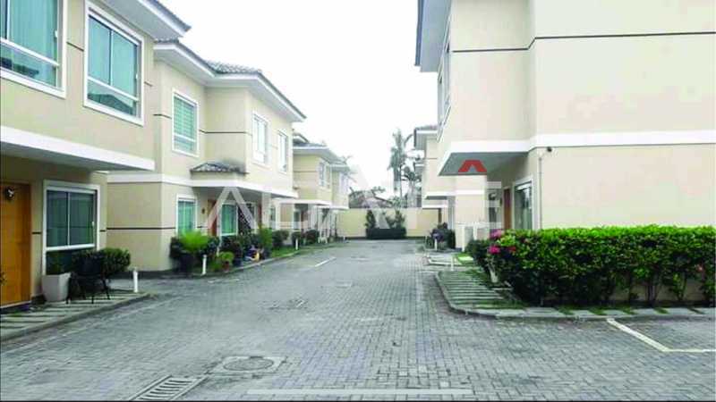 Condomínio Condomínio Sophia Oceânica - Agatê Imóveis vende excelente Casa em Condomínio - Itaipu - Niterói/RJ por R$ 750.000,00 - HTCN30182