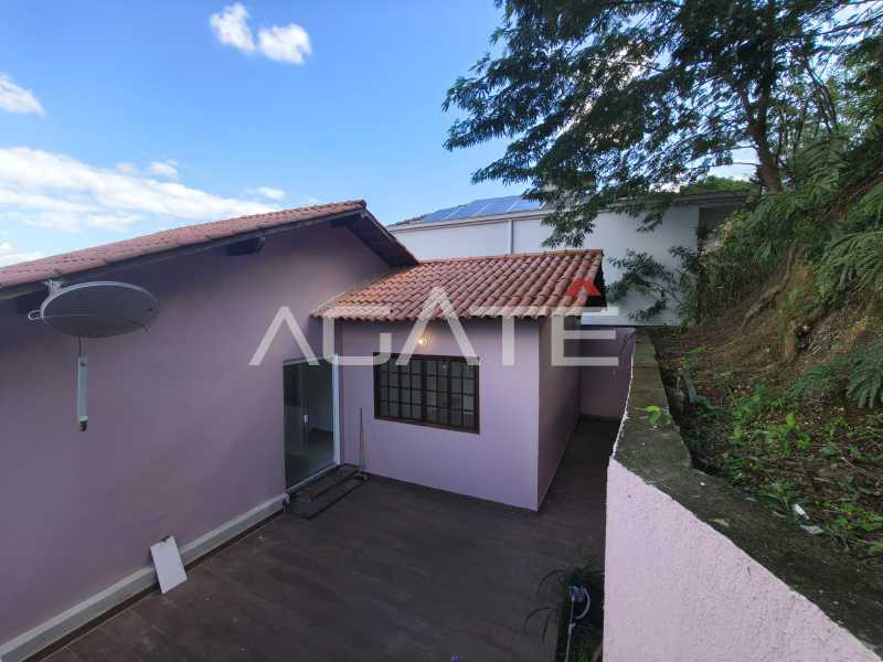 Agatê Imóveis vende excelente casa duplex - Itaipu, Niterói por R$ 1.100.000 mil reais. - HTCA40224