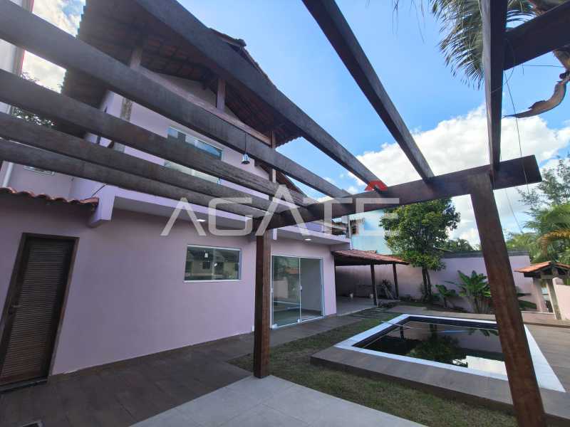 Agatê Imóveis vende excelente casa duplex - Itaipu, Niterói por R$ 1.100.000 mil reais. - HTCA40224
