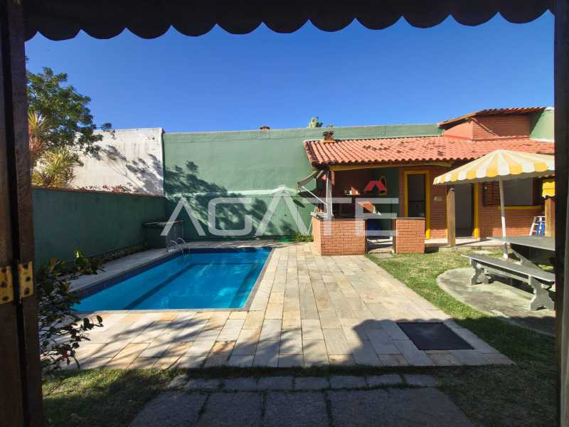 Agatê Imóveis vende linda casa linear de 3 quartos por R$ 1.650.000 - Camboinhas - Niterói/RJ. - HTCA30452