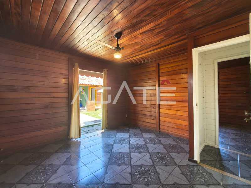 Agatê Imóveis vende linda casa linear de 3 quartos por R$ 1.650.000 - Camboinhas - Niterói/RJ. - HTCA30452