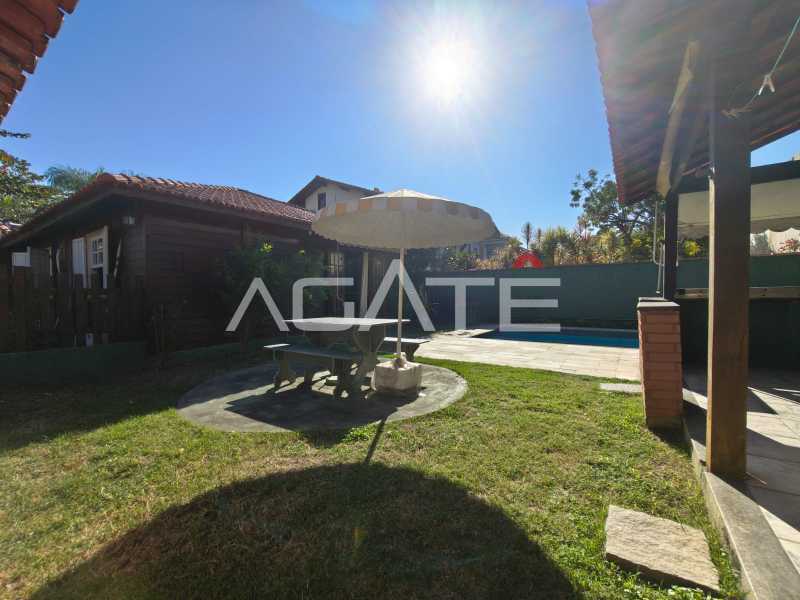 Agatê Imóveis vende linda casa linear de 3 quartos por R$ 1.650.000 - Camboinhas - Niterói/RJ. - HTCA30452