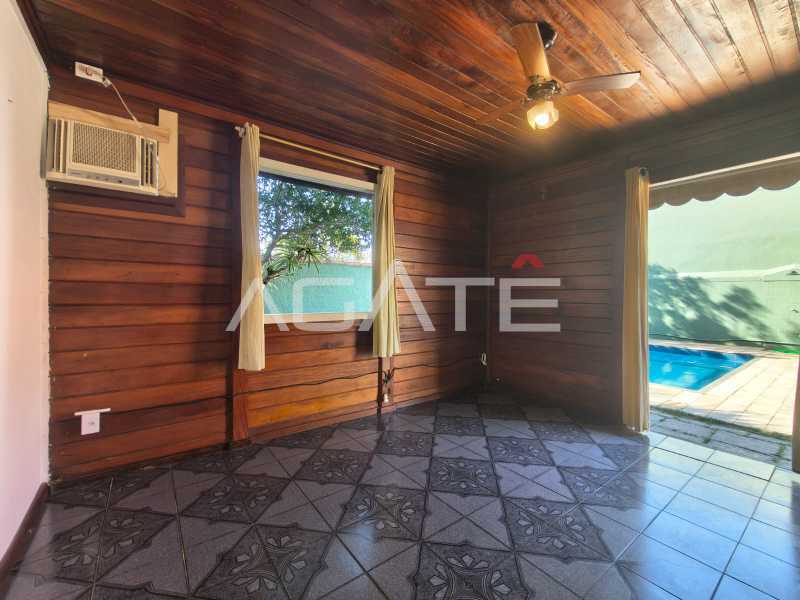 Agatê Imóveis vende linda casa linear de 3 quartos por R$ 1.650.000 - Camboinhas - Niterói/RJ. - HTCA30452