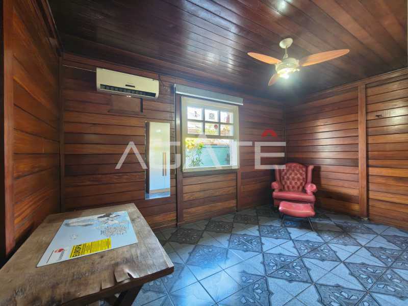 Agatê Imóveis vende linda casa linear de 3 quartos por R$ 1.650.000 - Camboinhas - Niterói/RJ. - HTCA30452
