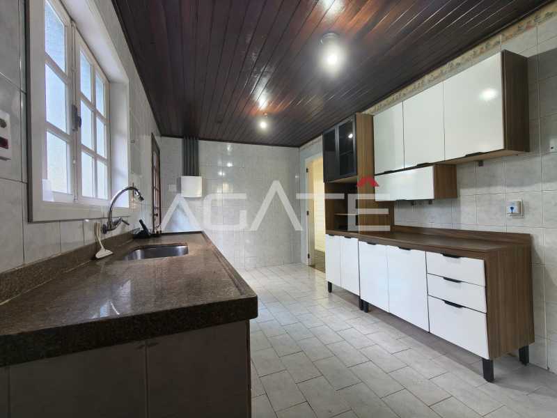 Agatê Imóveis vende linda casa linear de 3 quartos por R$ 1.650.000 - Camboinhas - Niterói/RJ. - HTCA30452