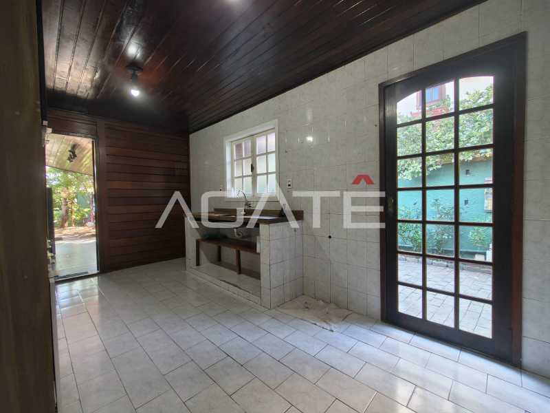Agatê Imóveis vende linda casa linear de 3 quartos por R$ 1.650.000 - Camboinhas - Niterói/RJ. - HTCA30452