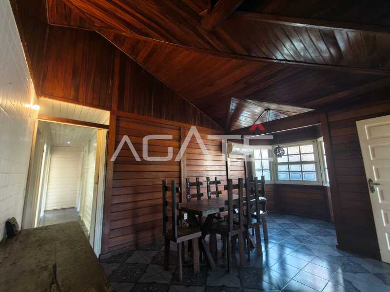 Agatê Imóveis vende linda casa linear de 3 quartos por R$ 1.650.000 - Camboinhas - Niterói/RJ. - HTCA30452