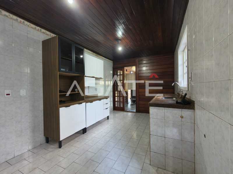 Agatê Imóveis vende linda casa linear de 3 quartos por R$ 1.650.000 - Camboinhas - Niterói/RJ. - HTCA30452