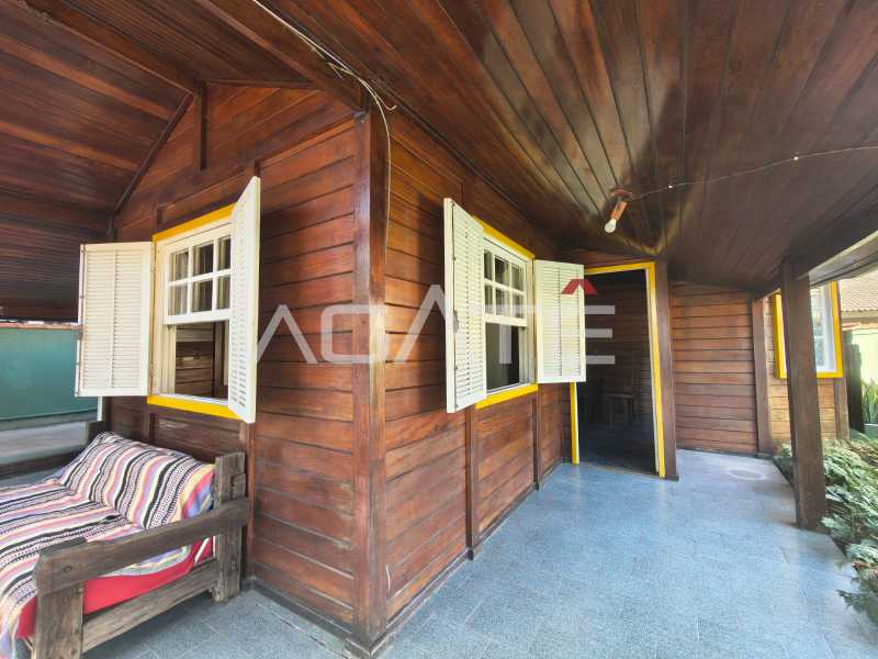 Agatê Imóveis vende linda casa linear de 3 quartos por R$ 1.650.000 - Camboinhas - Niterói/RJ. - HTCA30452