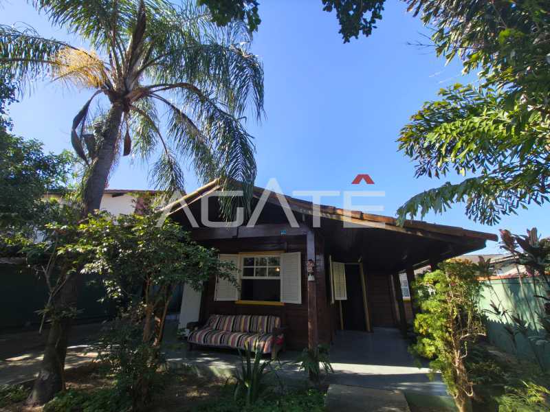 Agatê Imóveis vende linda casa linear de 3 quartos por R$ 1.650.000 - Camboinhas - Niterói/RJ. - HTCA30452