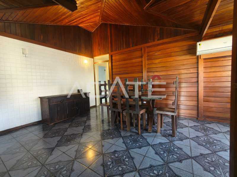 Agatê Imóveis vende linda casa linear de 3 quartos por R$ 1.650.000 - Camboinhas - Niterói/RJ. - HTCA30452