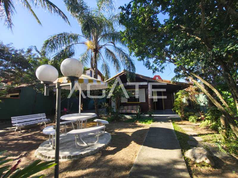 Agatê Imóveis vende linda casa linear de 3 quartos por R$ 1.650.000 - Camboinhas - Niterói/RJ. - HTCA30452