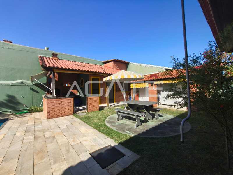 Agatê Imóveis vende linda casa linear de 3 quartos por R$ 1.650.000 - Camboinhas - Niterói/RJ. - HTCA30452
