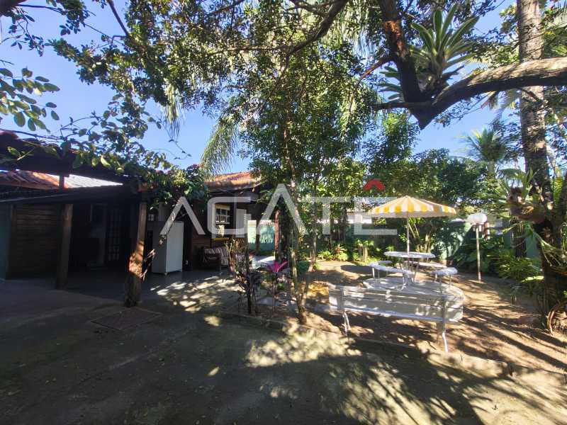 Agatê Imóveis vende linda casa linear de 3 quartos por R$ 1.650.000 - Camboinhas - Niterói/RJ. - HTCA30452