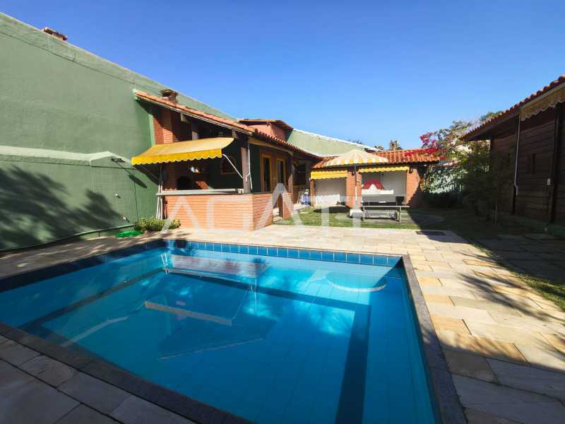 Agatê Imóveis vende linda casa linear de 3 quartos por R$ 1.650.000 - Camboinhas - Niterói/RJ. - HTCA30452