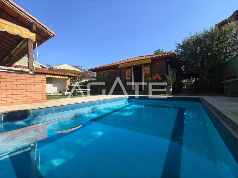 Agatê Imóveis vende linda casa linear de 3 quartos por R$ 1.650.000 - Camboinhas - Niterói/RJ. - HTCA30452