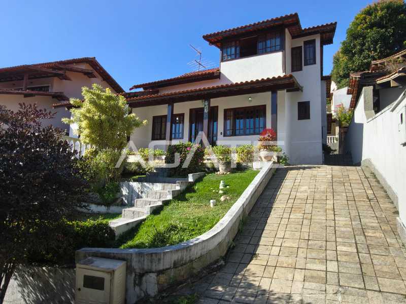 Condomínio Monan Grande - Agatê Imóveis vende belíssima residência em condomínio alto luxo - Badu, Niterói, RJ por R$ 900.000,00 - HTCN30184