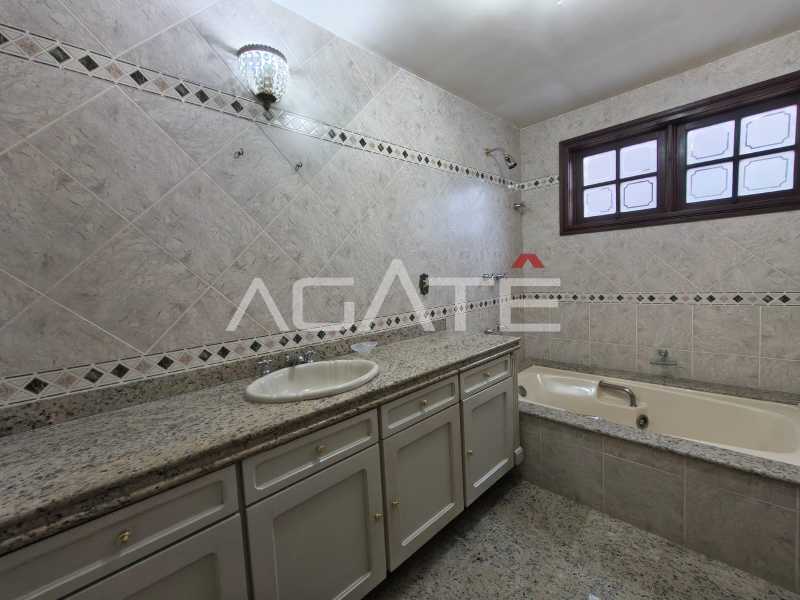 Condomínio Monan Grande - Agatê Imóveis vende belíssima residência em condomínio alto luxo - Badu, Niterói, RJ por R$ 900.000,00 - HTCN30184