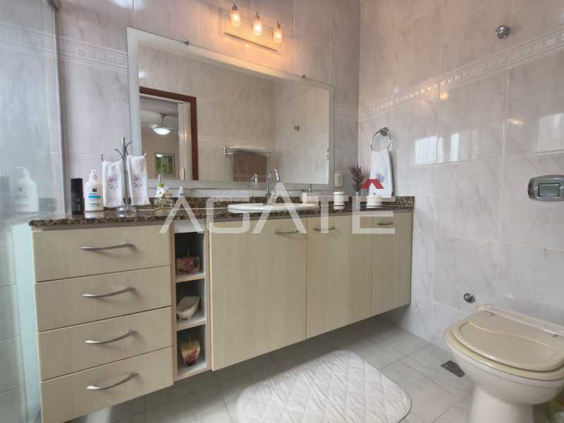 Condomínio Colinazul. - Agatê Imóveis vende excelente casa 3 quartos em Condomínio - Itaipu - Niterói/RJ por R$ 1.160.000,00 reais. - HTCN30185