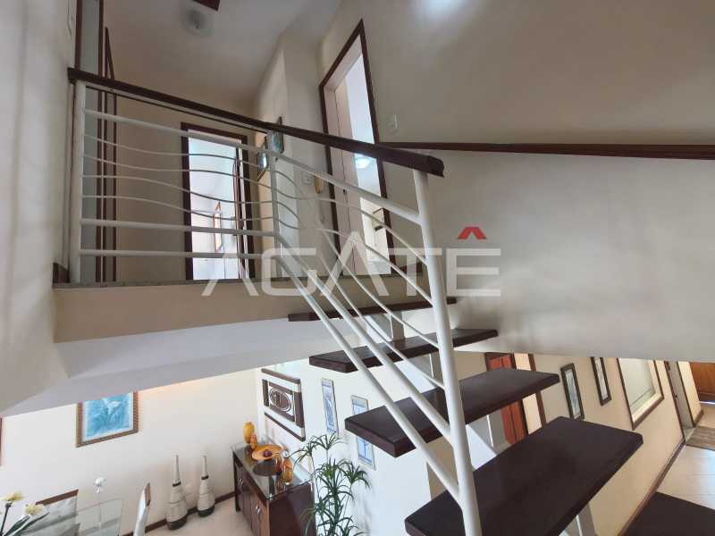 Condomínio Colinazul. - Agatê Imóveis vende excelente casa 3 quartos em Condomínio - Itaipu - Niterói/RJ por R$ 1.160.000,00 reais. - HTCN30185