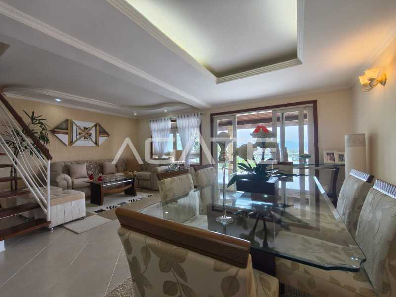 Condomínio Colinazul. - Agatê Imóveis vende excelente casa 3 quartos em Condomínio - Itaipu - Niterói/RJ por R$ 1.160.000,00 reais. - HTCN30185