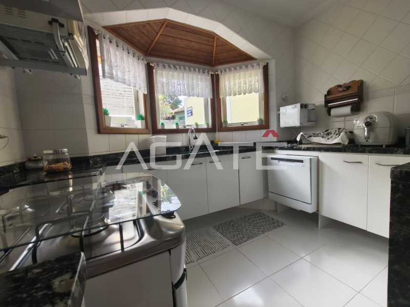 Condomínio Colinazul. - Agatê Imóveis vende excelente casa 3 quartos em Condomínio - Itaipu - Niterói/RJ por R$ 1.160.000,00 reais. - HTCN30185