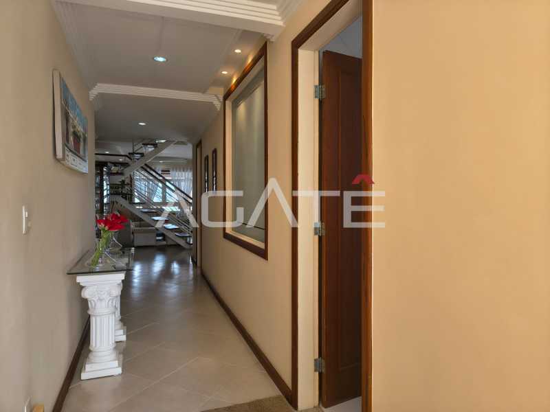 Condomínio Colinazul. - Agatê Imóveis vende excelente casa 3 quartos em Condomínio - Itaipu - Niterói/RJ por R$ 1.160.000,00 reais. - HTCN30185