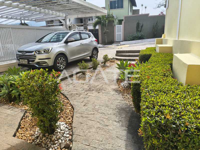 Condomínio Colinazul. - Agatê Imóveis vende excelente casa 3 quartos em Condomínio - Itaipu - Niterói/RJ por R$ 1.160.000,00 reais. - HTCN30185