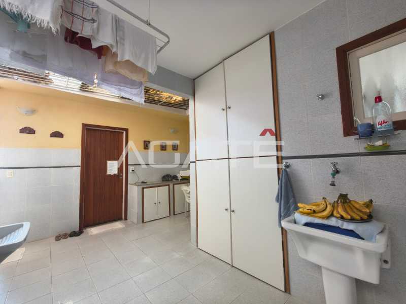 Condomínio Colinazul. - Agatê Imóveis vende excelente casa 3 quartos em Condomínio - Itaipu - Niterói/RJ por R$ 1.160.000,00 reais. - HTCN30185