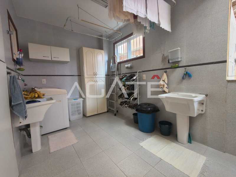 Condomínio Colinazul. - Agatê Imóveis vende excelente casa 3 quartos em Condomínio - Itaipu - Niterói/RJ por R$ 1.160.000,00 reais. - HTCN30185