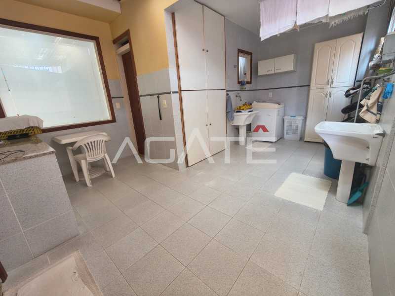 Condomínio Colinazul. - Agatê Imóveis vende excelente casa 3 quartos em Condomínio - Itaipu - Niterói/RJ por R$ 1.160.000,00 reais. - HTCN30185