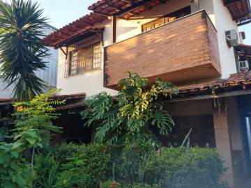 Ótima localização - Agatê Imóveis vende Excelente Casa Duplex de 500 m² Itaipu - Niterói - RJ por R 1.400.000. - HTCA40100