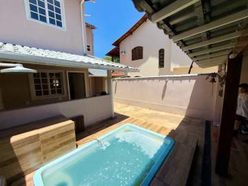 Agatê Imóveis vende Casa Triplex em rua asfaltada de 225 m² Piratininga - Niterói por 799 mil reais. - HTCA40123