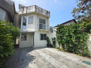 Condomínio Rua Fechada Estacionamento Buzzin. - Imperdível - Agatê Imóveis vende excelente casa triplex em rua fechada por R$ 1.140.000,00 - Itaipu - Niterói - Rj. - HTCN40085 Condomínio Rua Fechada Estacionamento Buzzin. - Imperdível - Agatê Imóveis vende excelente casa triplex em rua fechada por R$ 1.140.000,00 - Itaipu - Niterói - Rj. - HTCN40085