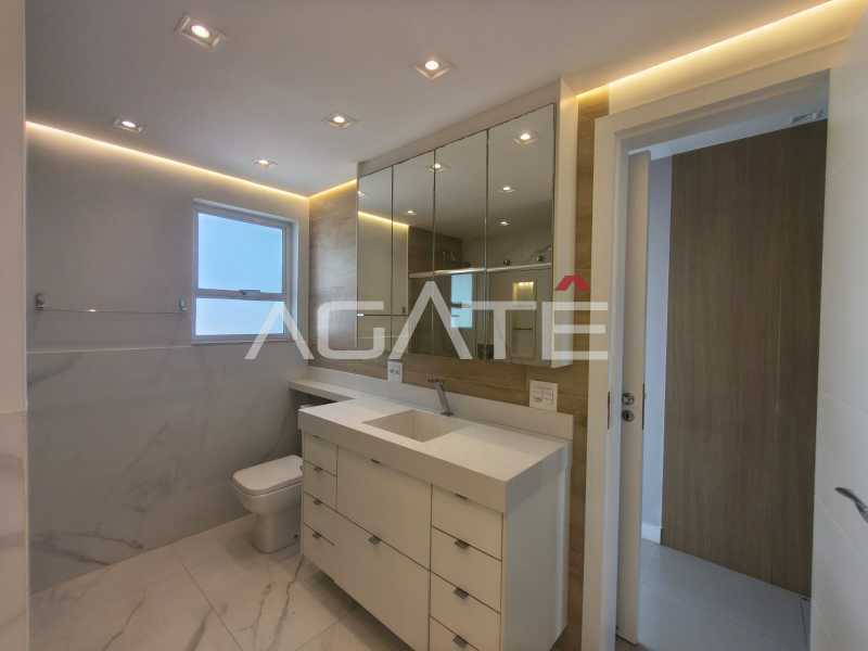 Conheça Triplex 4 qtos Itaipu do imóvel - Agatê Imóveis vende excelente casa triplex em rua fechada por R$ 1.140.000,00 - Itaipu - Niterói - Rj. - HTCN40085 - 47 Triplex 4 qtos Itaipu - 47