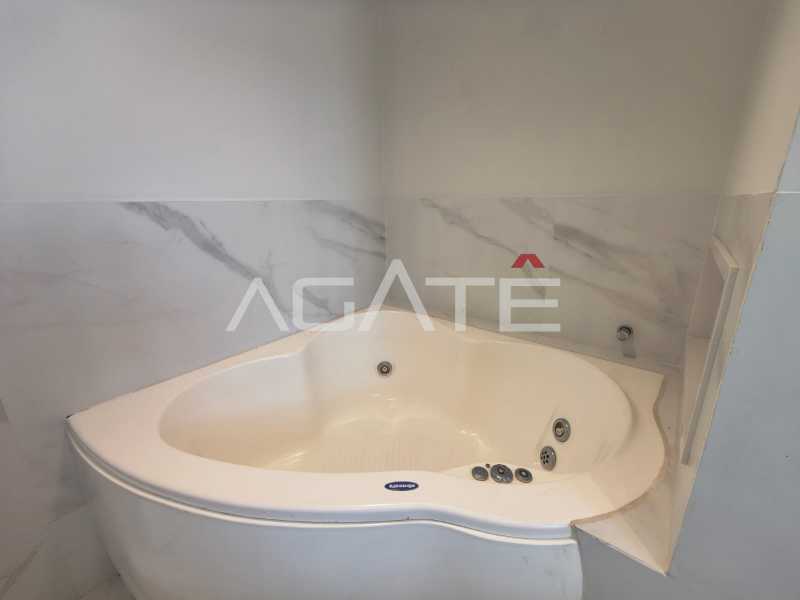 Conheça Triplex 4 qtos Itaipu do imóvel - Agatê Imóveis vende excelente casa triplex em rua fechada por R$ 1.140.000,00 - Itaipu - Niterói - Rj. - HTCN40085 - 49 Triplex 4 qtos Itaipu - 49