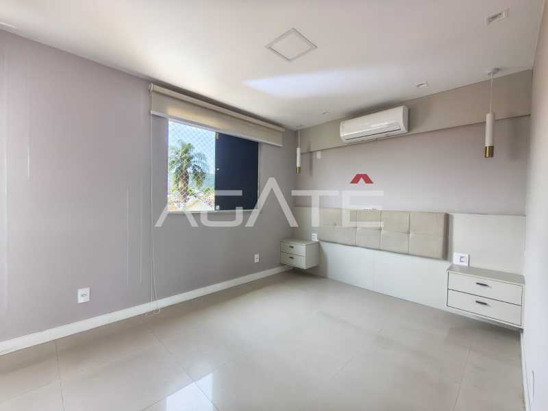 Conheça Triplex 4 qtos Itaipu do imóvel - Agatê Imóveis vende excelente casa triplex em rua fechada por R$ 1.140.000,00 - Itaipu - Niterói - Rj. - HTCN40085 - 40 Triplex 4 qtos Itaipu - 40