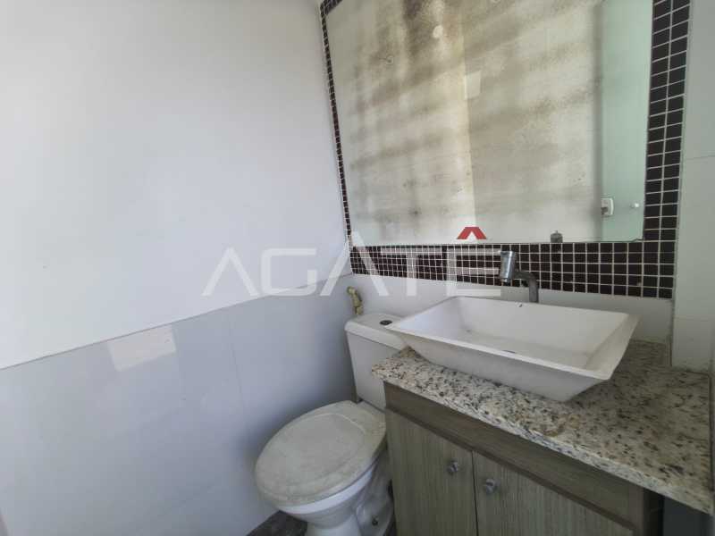 Conheça Triplex 4 qtos Itaipu do imóvel - Agatê Imóveis vende excelente casa triplex em rua fechada por R$ 1.140.000,00 - Itaipu - Niterói - Rj. - HTCN40085 - 38 Triplex 4 qtos Itaipu - 38